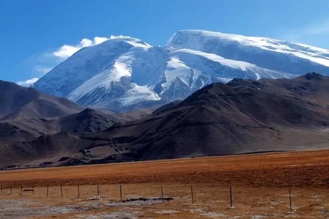 新疆帕米尔高原上的奇景，冰山之父慕士塔格