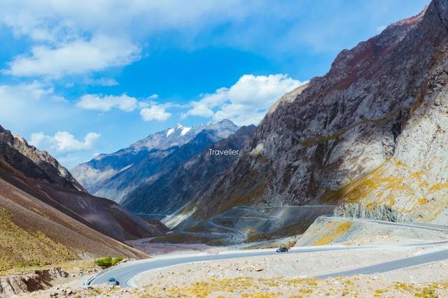 新疆的公路是一种别样风景！